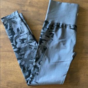 Zyia Gray Camo Performance Hi-Rise Leggings Sz L